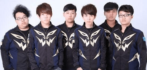 她再一次用 她再一次用